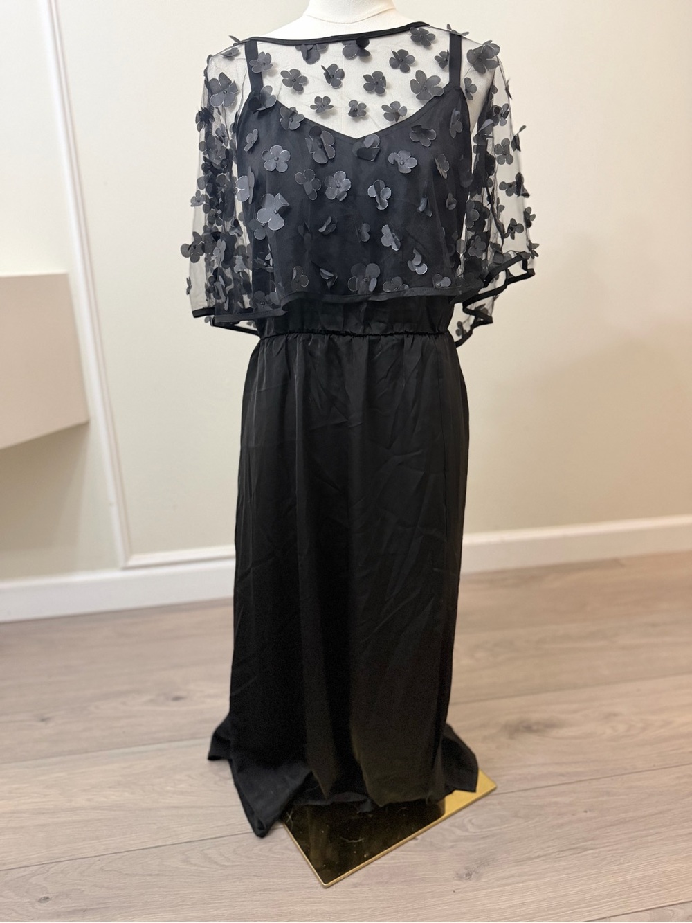 BloomChic Black 3D Floral Mesh Maxi Dress Plus Size 18-20 NWT - Picture 3 of 13